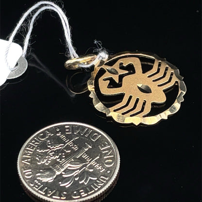 14K Yellow Gold Round Crab Pendant 1.20g2