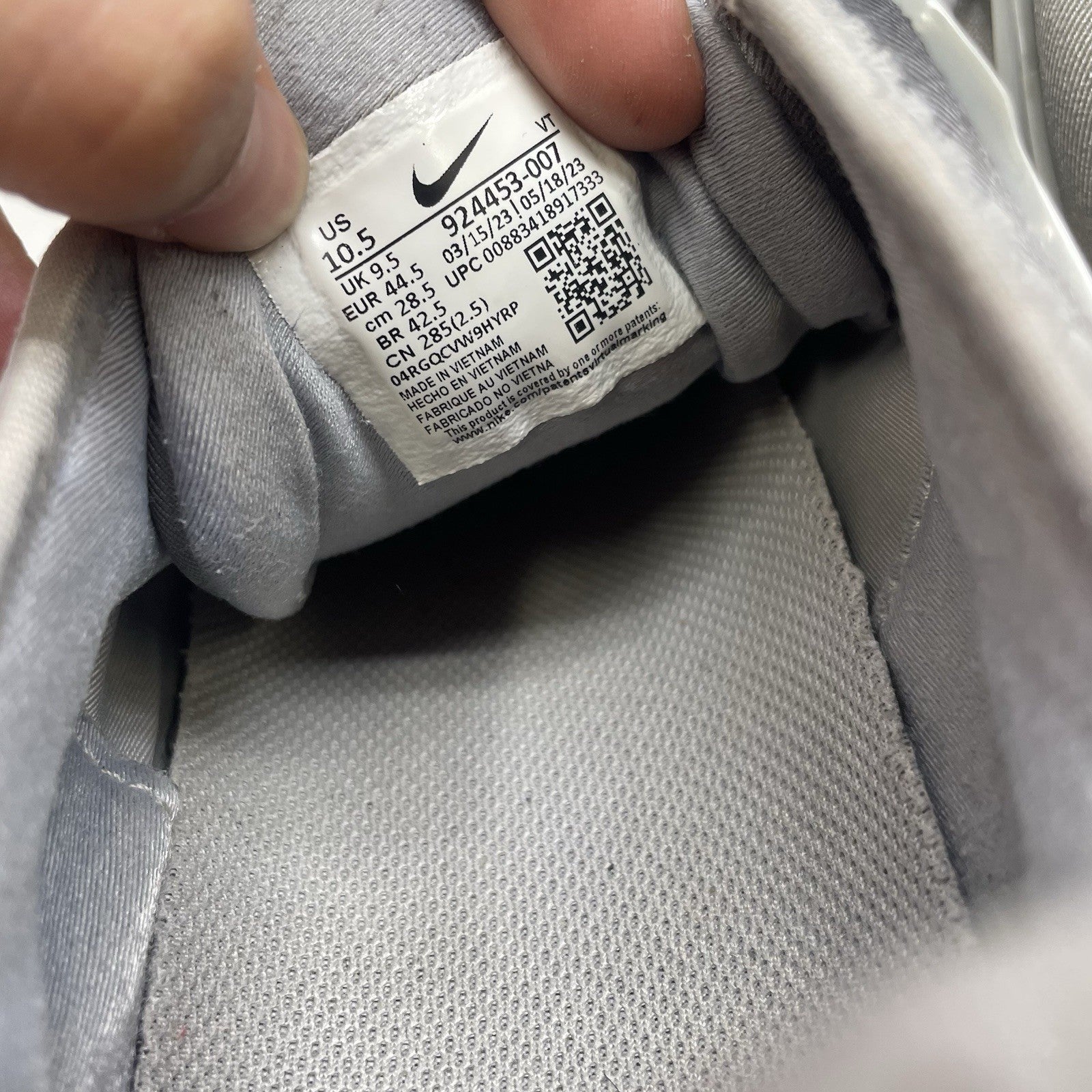 Size 10.5 - Nike Air VaporMax Plus Silver Gradient11