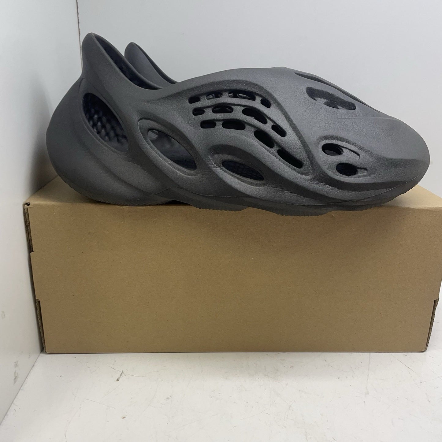 adidas yeezy foam runner onyx Size 110