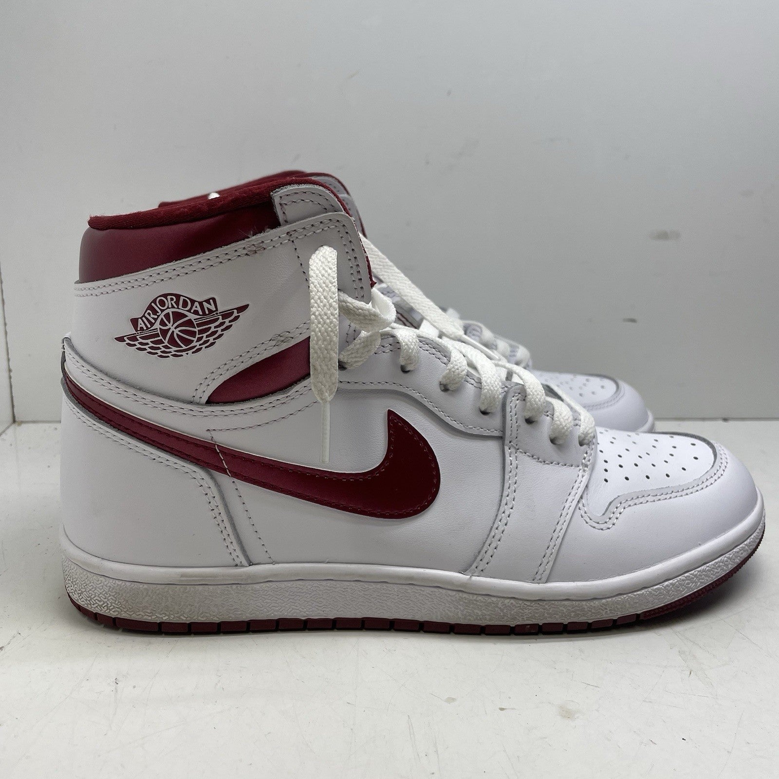 Size 9.5 - Air Jordan 1 Retro '85 OG High Metallic Burgundy0