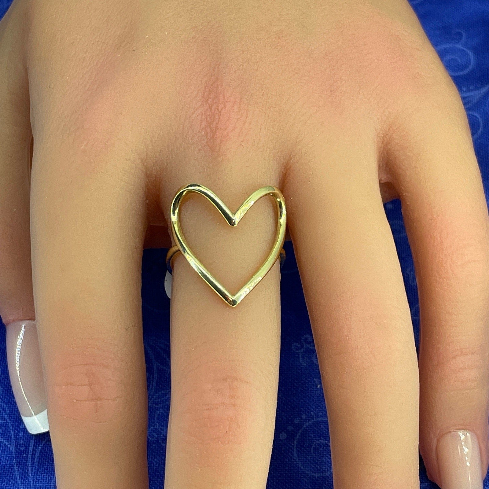14k Yellow Gold Women’s Hollow Heart Ring 2.46g Size 73